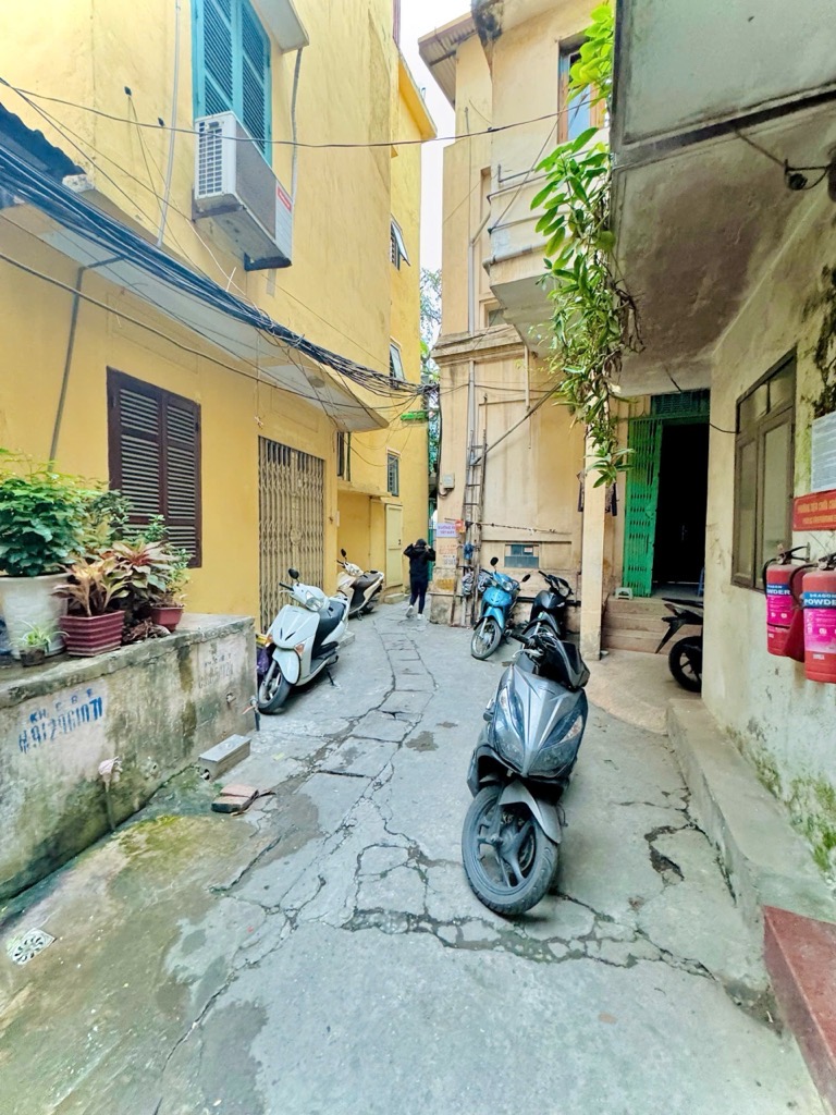 NHÀ 3 TẦNG NGÕ PHỐ THỢ NHUÔM, ĐANG KINH DOANH HOMESTAY, GIÁ 10TỶ