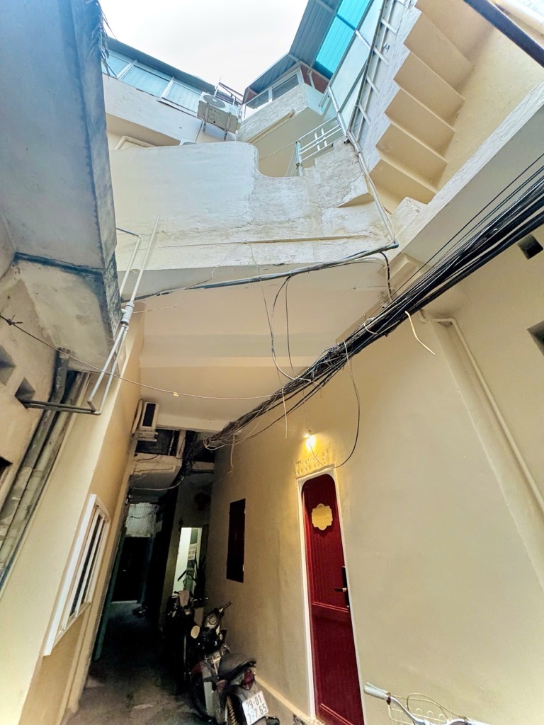 NHÀ 3 TẦNG NGÕ PHỐ THỢ NHUÔM, ĐANG KINH DOANH HOMESTAY, GIÁ 10TỶ