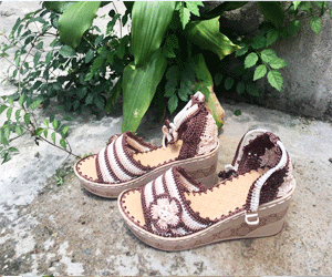 Xăng đang hoa nâu trắng