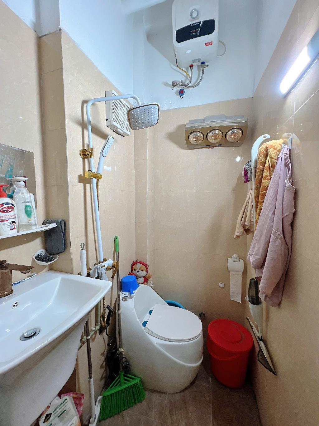 NHÀ 4 TẦNG  NGÕ PHỐ QUAN THÁNH, GIỮA LÒNG PHỐ CỔ - LÔ GÓC - 3 NHÀ RA PHỐ - Ở TUYỆT ĐỈNH - ĐỂ LẠI NỘI THẤT. - 8 TỶ 8