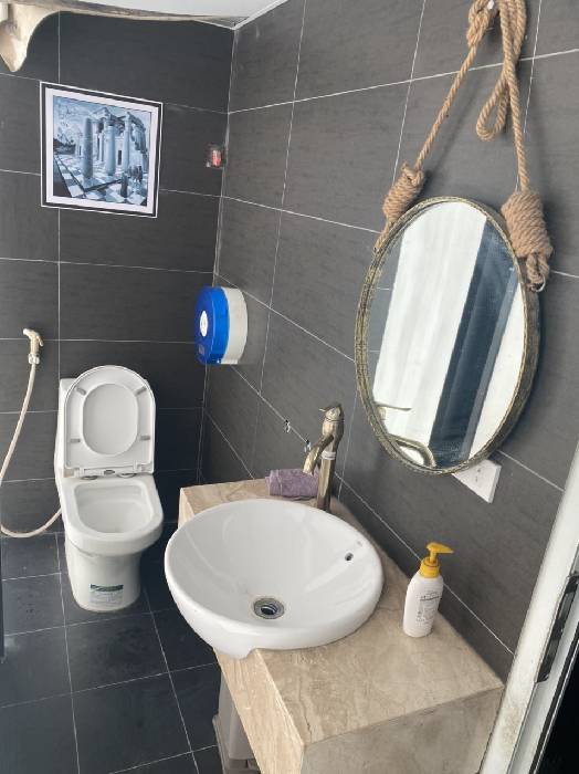 NHÀ 7 TẦNG MẶT PHỐ LÊ DUẨN- LÔ GÓC- 7 TẦNG THANG MÁY- CHO THUÊ 40 TRIỆU/ THÁNG,