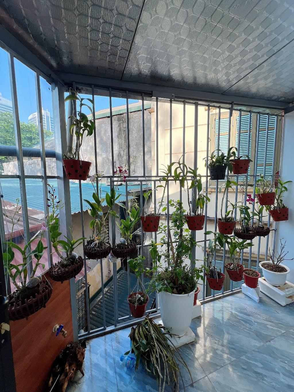 NHÀ 4 TẦNG  NGÕ PHỐ QUAN THÁNH, GIỮA LÒNG PHỐ CỔ - LÔ GÓC - 3 NHÀ RA PHỐ - Ở TUYỆT ĐỈNH - ĐỂ LẠI NỘI THẤT. - 8 TỶ 8