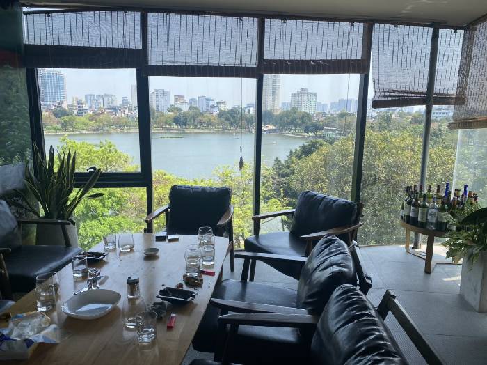 NHÀ 7 TẦNG MẶT PHỐ LÊ DUẨN- LÔ GÓC- 7 TẦNG THANG MÁY- CHO THUÊ 40 TRIỆU/ THÁNG,