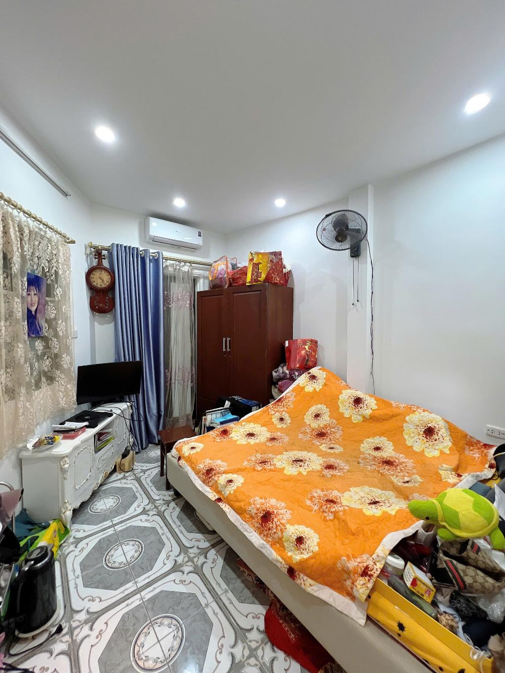 NHÀ 4 TẦNG  NGÕ PHỐ QUAN THÁNH, GIỮA LÒNG PHỐ CỔ - LÔ GÓC - 3 NHÀ RA PHỐ - Ở TUYỆT ĐỈNH - ĐỂ LẠI NỘI THẤT. - 8 TỶ 8