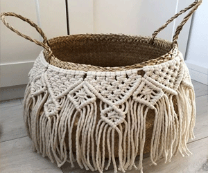 Giỏ cói trang trí hoa văn macrame