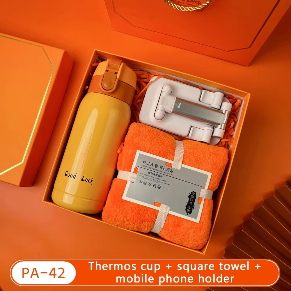 Bộ quà tặng doanh nghiệp màu cam rực rỡ nhiều option để lựa chọn