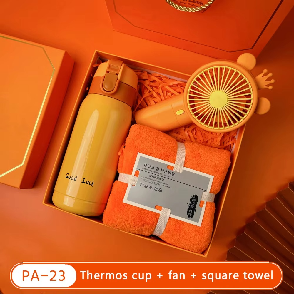 Bộ quà tặng doanh nghiệp màu cam rực rỡ nhiều option để lựa chọn