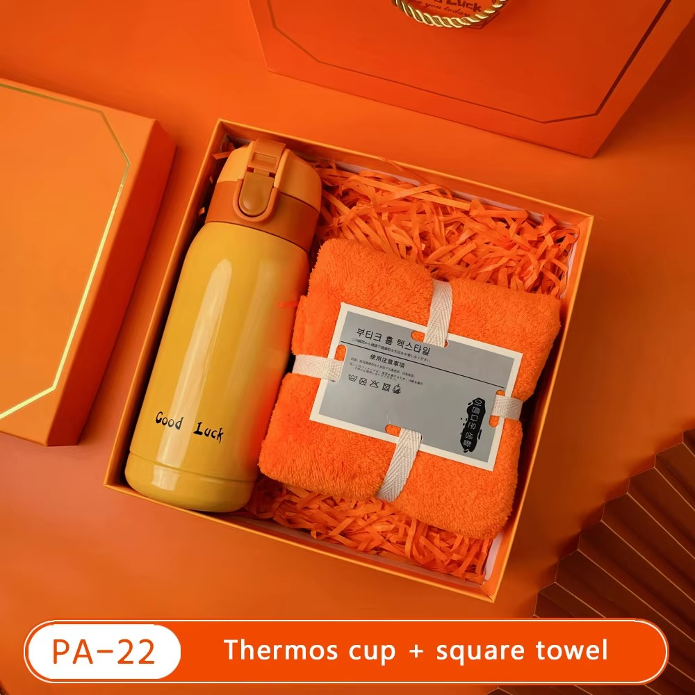 Bộ quà tặng doanh nghiệp màu cam rực rỡ nhiều option để lựa chọn