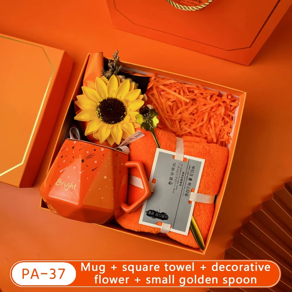 Bộ quà tặng doanh nghiệp màu cam rực rỡ nhiều option để lựa chọn