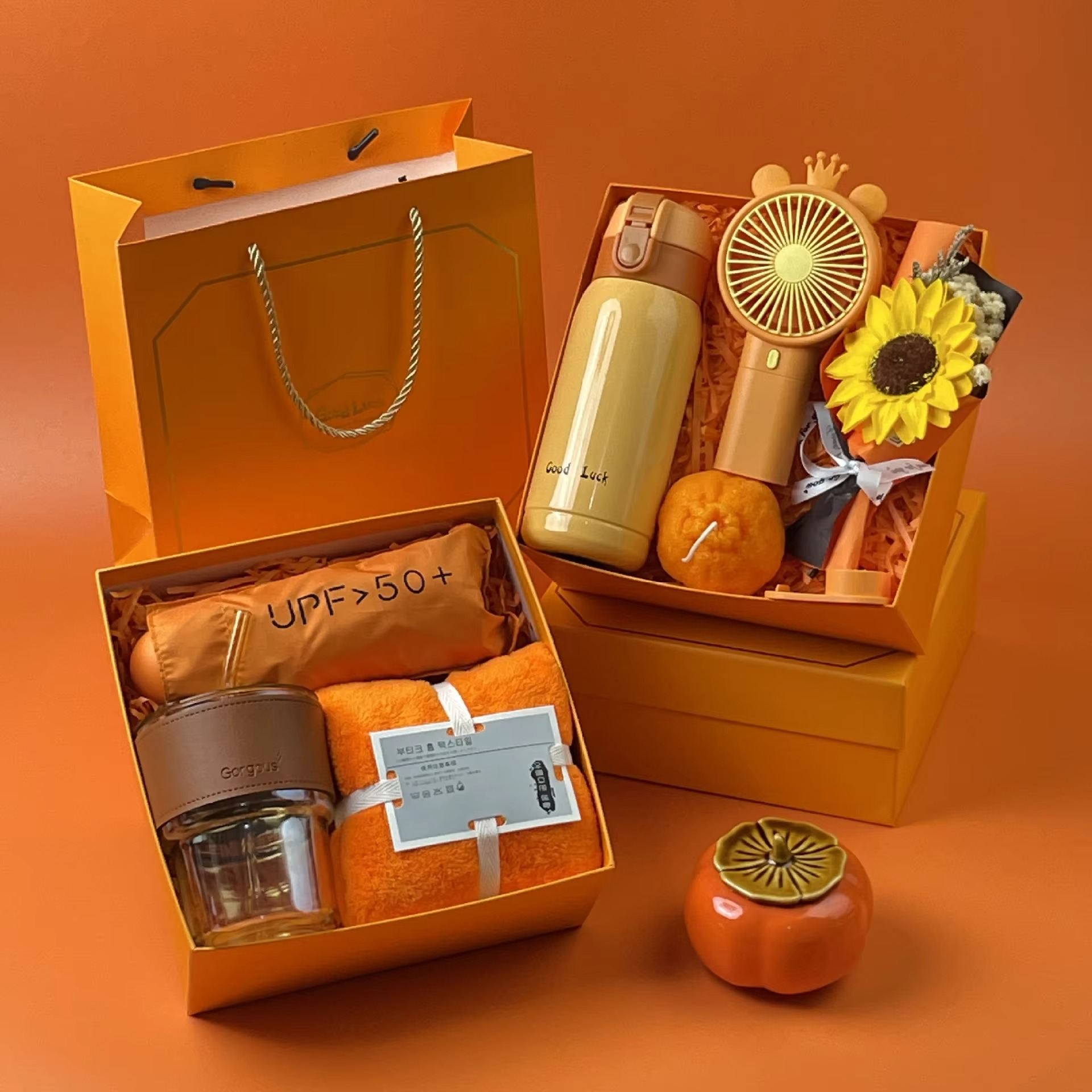 Bộ quà tặng doanh nghiệp màu cam rực rỡ nhiều option để lựa chọn